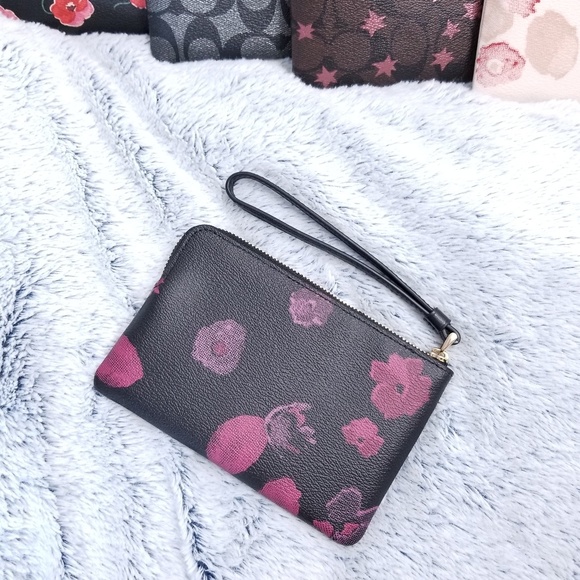 🔥LAST 1🔥NWT COACH FLORAL WRISTLET - Picture 2 of 8